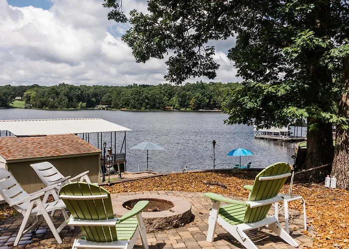 Holiday home Lakefront 5br Dock, Kayaks, Hot Tub &