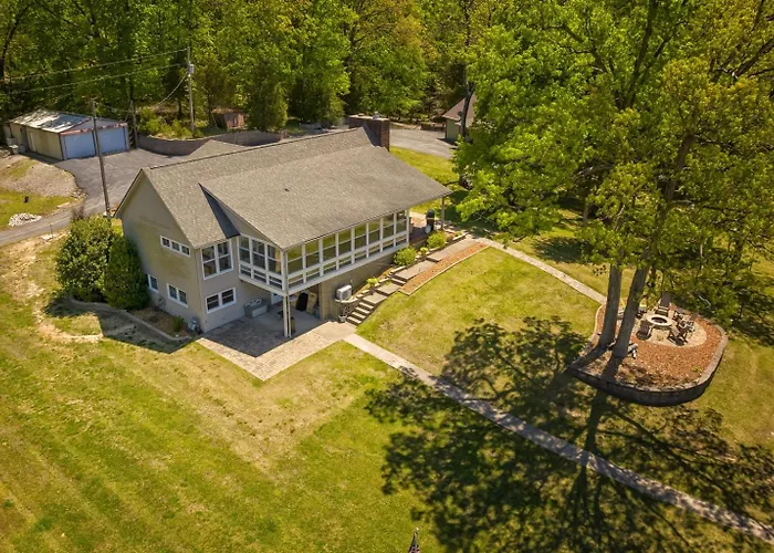 Lakefront 5br Dock, Kayaks, Hot Tub & Holiday home Marion