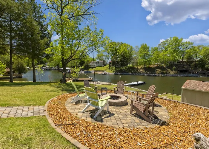 Lakefront 5br Dock, Kayaks, Hot Tub & * Marion