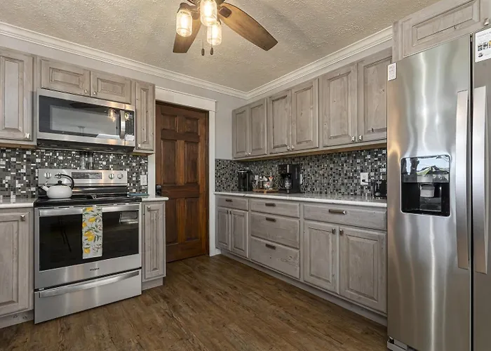 Lakefront 5br Dock, Kayaks, Hot Tub &