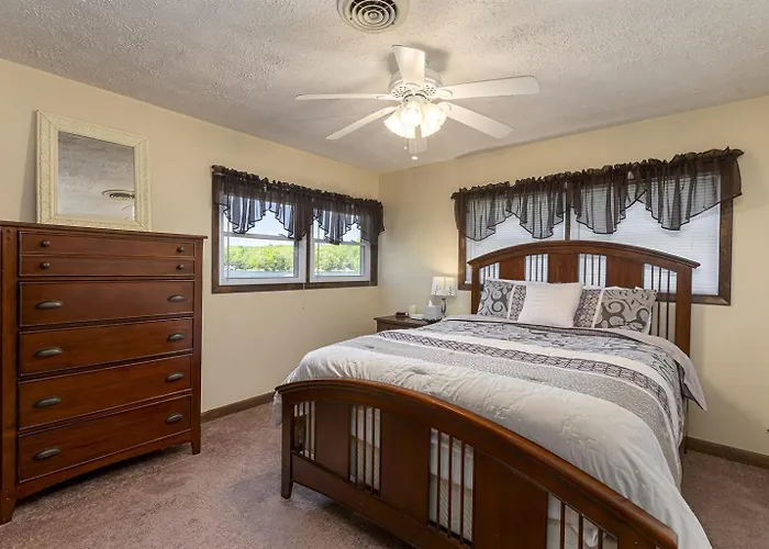 Lakefront 5br Dock, Kayaks, Hot Tub &