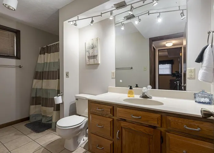 Holiday home Lakefront 5br Dock, Kayaks, Hot Tub &