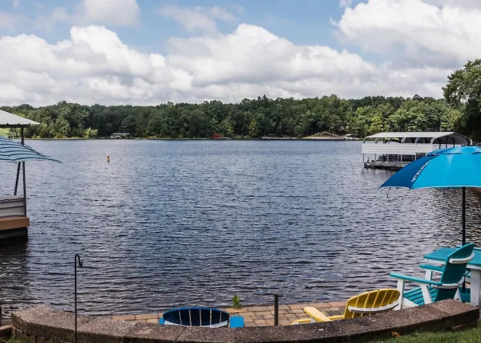Holiday home Lakefront 5br Dock, Kayaks, Hot Tub & *