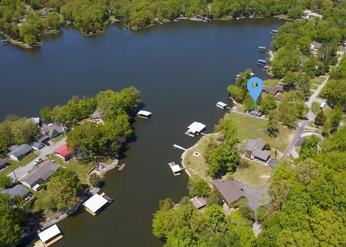 Lakefront 5br Dock, Kayaks, Hot Tub & * Marion