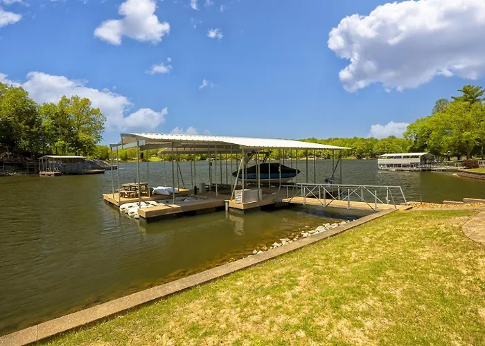 Lakefront 5br Dock, Kayaks, Hot Tub & Holiday home Marion