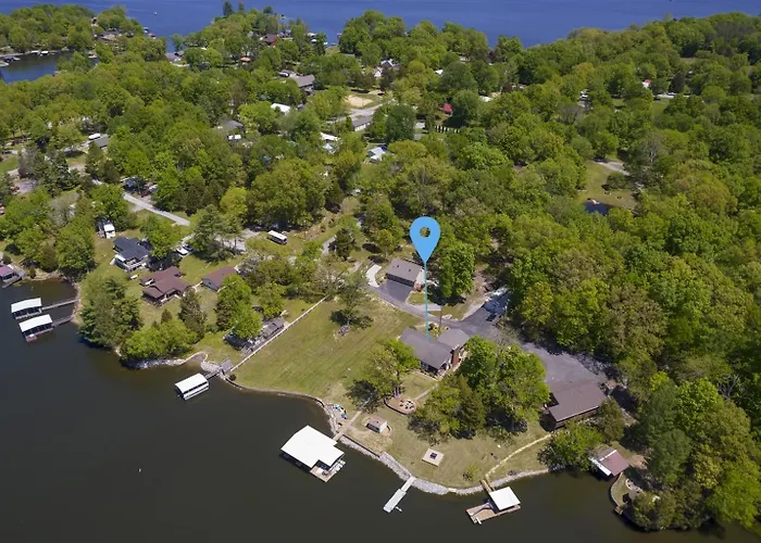 Lakefront 5br Dock, Kayaks, Hot Tub & Holiday home