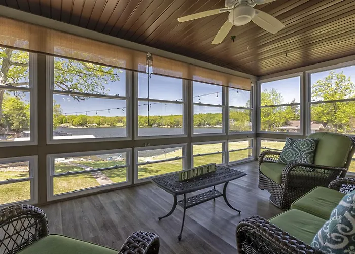 Lakefront 5br Dock, Kayaks, Hot Tub & Marion